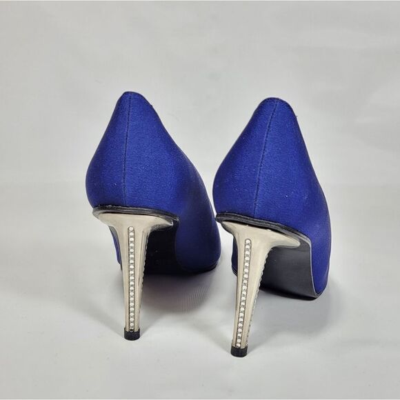 Stuart Weitzman  - Picture 5 of 9